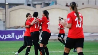 الأهلي يقهر الزمالك 2-1 في أول قمة للكرة النسائية