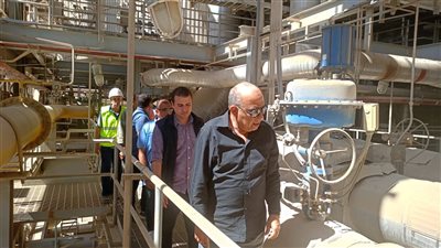 تفاصيل زيارة وزير الكهرباء لـ محطة توليد كهرباء العين السخنة