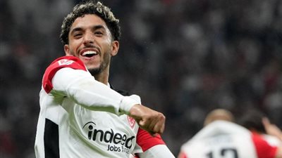 ترتيب هدافي الدوري الألماني بعد ثنائية عمر مرموش في شباك بايرن ميونخ