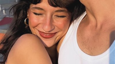 ظهور مفاجئ لـ أميرة أديب مع شاب أجنبي يثير الجدل وفضول الجماهير 