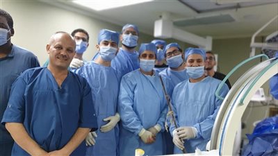 فريق طبي بقصر العينى يجري جراحة خطيرة لاستخراج 