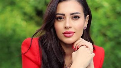 كيرا الصباح تستعد لـ عكس سير وتثير الجدل بفستان سعره 200 الف جنيه