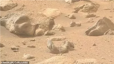 العثور على صخور على كوكب المريخ تشبه وجه الإنسان