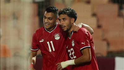 بسبب النجيل الصناعي.. حقيقة إراحة مرموش ومصطفى محمد من مباراة مصر القادمة