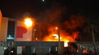 السيطرة على حريق هائل في مول شهير بالتجمع الخامس وإصابة 7 أشخاص 