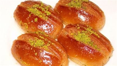 وصفة لذيذة وبسيطة.. تعرفي على طريقة عمل رموش الست في المنزل