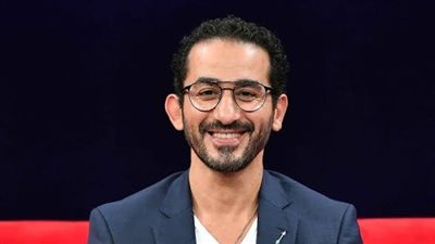 وصفها بفردة شراب.. تعرف علي سيارات أحمد حلمي.. تفاصيل 