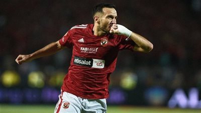 علي معلول يبدأ تدريبات الكرة .. تعرف علي موعد عودته لمباريات الأهلي 