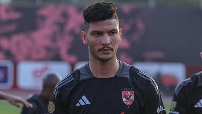 صدمة في الأهلي بسبب إصابة نجم الدفاع.. وموقفه من المشاركة في السوبر 