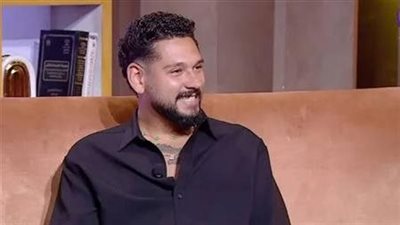 من قلوب الأصدقاء إلى الشامبانيا.. محمود شاهين يكشف تفاصيل زفافه وأبرز علاقاته