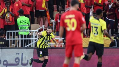 الاتحاد يقسو على القادسية بثلاثية ويستعيد وصافة الدوري السعودي