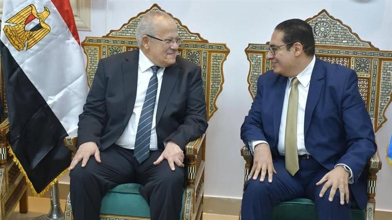 الخشت ورئيس جامعة