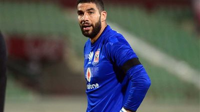 شريف إكرامي يشن هجوما على التحكيم المصري ويتهمه بمجاملة الأهلي والزمالك