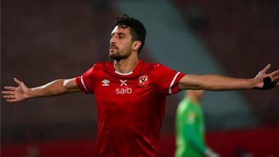 طاهر محمد طاهر يحرز هدف التقدم لـ الأهلي في مرمي سيراميكا 