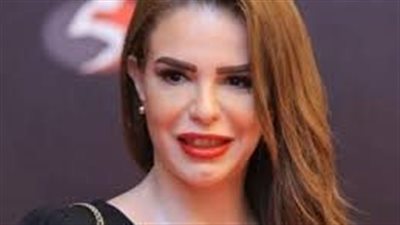 بعد عامين من الانتظار..دنيا عبد العزيز تحتفل بوصول 