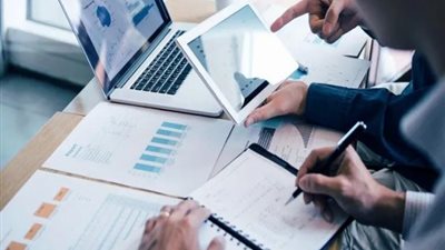 وظائف في الإمارات 2024.. فرص عمل مميزة مع حوافز مجزية وتأمين صحي شامل