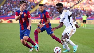 من هو حكم الكلاسيكو اليوم بين ريال مدريد وبرشلونة في الدوري الإسباني؟