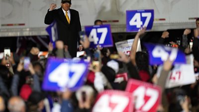 ترامب يترك أنصاره في البرد.. واستطلاعات الرأي تكشف تساوي الدعم مع هاريس