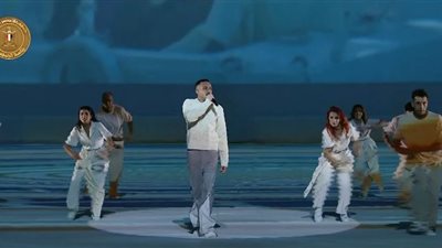 ويجز يتألق بأداء غنائي أمام الرئيس السيسي في احتفالية اتحاد القبائل العربية