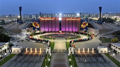 استاد القاهرة يتزين لأمسية كروية.. الأهلي والعين في معركة مصيرية بكأس إنتركونتيننتال