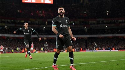 في قمة ملحمية.. صلاح ينقذ ليفربول ويعيد التوازن في مواجهة آرسنال بالدوري الإنجليزي