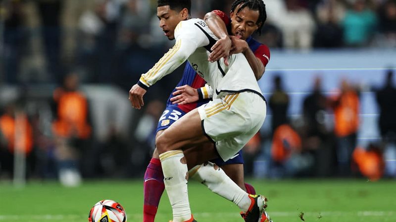 فريق ريال مدريد وبرشلونة