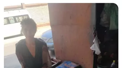 إيه اللي حصل في المنيب؟.. القصة الكاملة لمتسولة تأكل القطط والكلاب