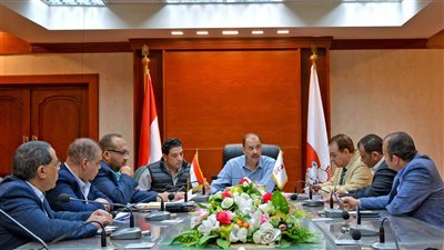 محافظ سوهاج يعقد اجتماعا لبحث مشروع توسعات محطة معالجة صرف صحي أولاد نصير