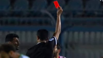 دوري NILE يشهد أول طرد..إسلام محارب يتلقى بطاقة حمراء في الموسم الجديد 