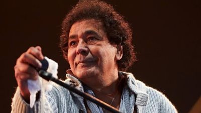 نشرة فن الموجز: حالة محمد منير الصحية وعودة مكي لتصوير مسلسله الجديد 