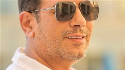 أحمد وفيق يسخر من اندرو ويف رجل السجادة الحمراء 