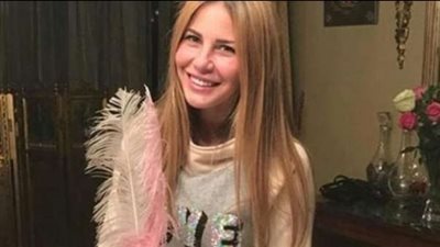 منة حسين فهمي تثير الجدل عقب ظهورها في جنازة عمها.. ما القصة؟