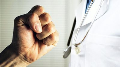 القصة الكاملة لواقعة ضرب طبيب داخل مستشفى الشيخ زايد