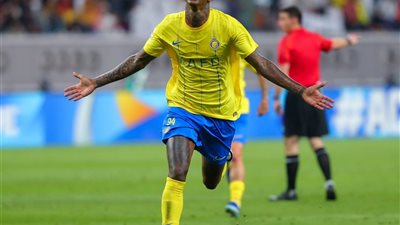 النصر يتقدم علي الهلال بهدف تاليسكا بعد 30 دقيقة 