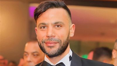 الزعيم نمبر وأن.. محمد إمام يطمئن الجمهور على حالة عادل إمام الصحية