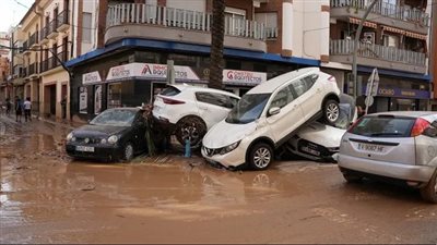 إسبانيا تنشر 15 ألف شرطي لدعم المناطق المتضررة من السيول في فالنسيا