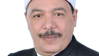 لعدم التزامهم بالزي الأزهري وعمل قصات غريبة.. شيخ معهد يحلق شعر التلاميذ بسوهاج 