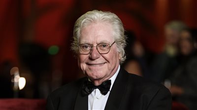 حسين فهمي لـ 