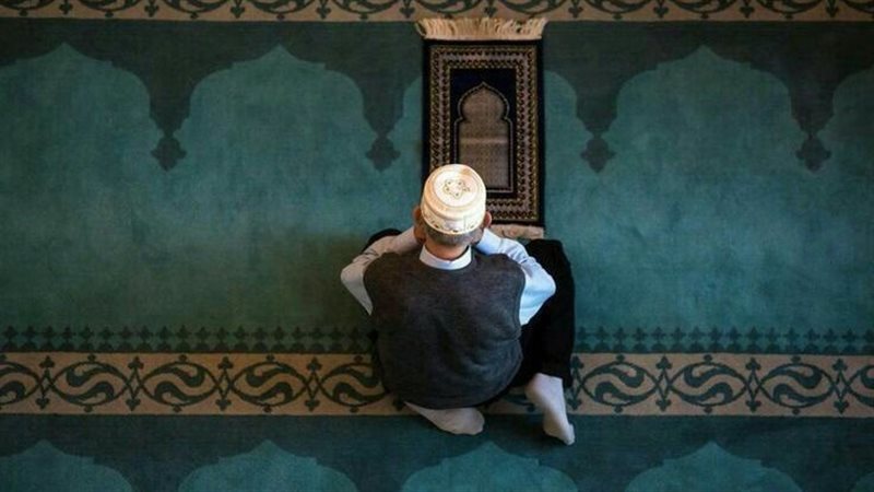 موعد آذان العشاء