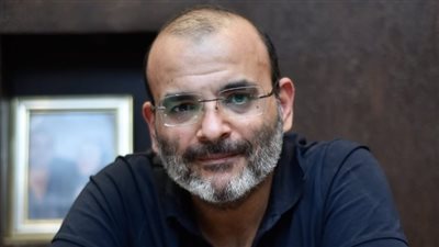 تليفوني مسكتش من امبارح.. أيمن بهجت قمر ينفي شائعه زواجه 