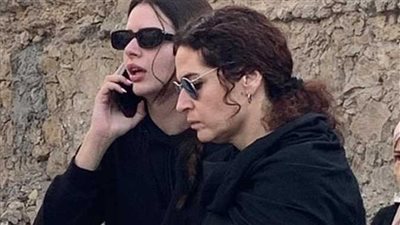 هنادي مهنا تساند أحمد خالد صالح في جنازة عمّه.. تفاصيل 