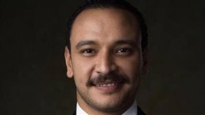 يوم حالك السواد.. أحمد خالد صالح يودع خالته بعد وفاة عمه اليوم 