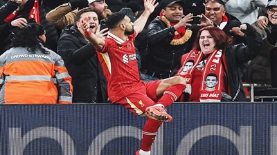 أسطورة إنجلترا يكشف تفاصيل أزمة محمد صلاح مع ليفربول