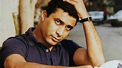 أحمد زكي.. فقد بصره وعاش يتيما وفكر في الانتحار بسبب سعاد حسني 