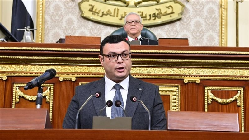 وزير الإسكان أمام