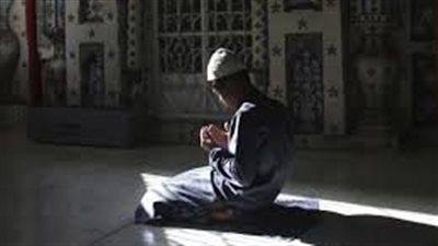 متى يجوز للمسلم الصلاة وهو  جالس ؟.. الازهر يوضح
