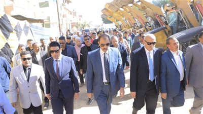 محافظ سوهاج يسلم 77 قطعة أرض في الظهير الصحراوي لقرية الكولة