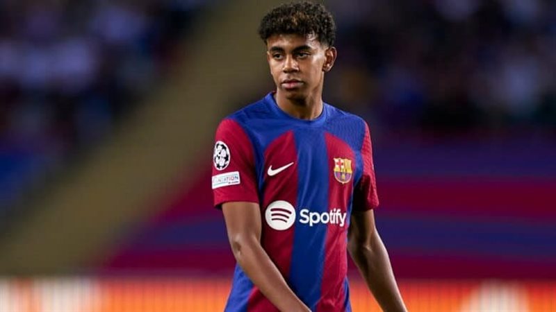 الاعب لامين يامال