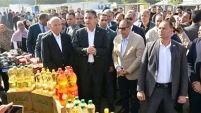 مخفضة لأكثر من 20%.. وزير التموين ومحافظ القاهرة يفتتحان سوق اليوم الواحد في حلوان