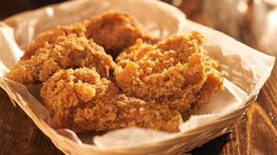 زي المطاعم.. كيف تحضرين دجاج كنتاكي في مطبخك؟